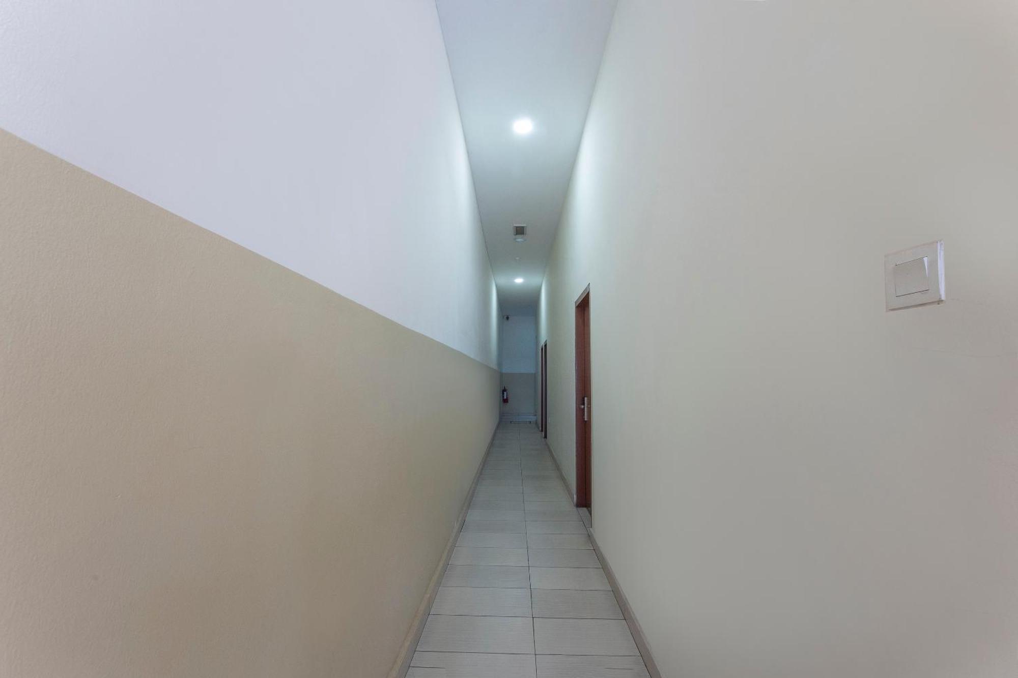 Super Oyo 90385 H3 Hotel Yong Peng Экстерьер фото